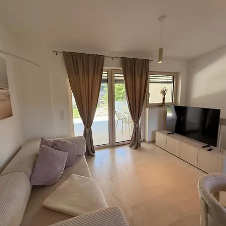 Donau Living New Near And Highway Linz